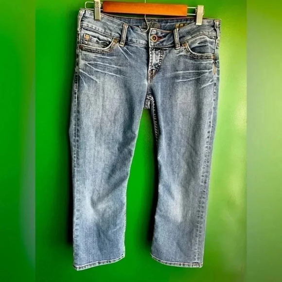 CLEARANCE!! Silver Jeans Crop‎ Cropped Capri Distressed Size 28 Blue Denim EUC! - Picture 1 of 6